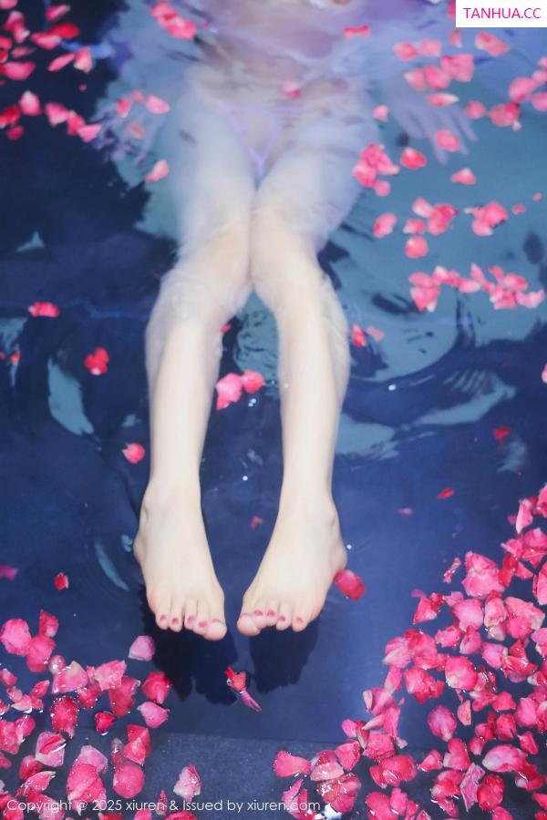   [XiuRen]高清写真图 2025.01.17 No.9778 桃妖夭 浴池美腿第52张图片
